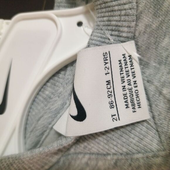 Nike Essential Fleece Crewneck and Joggers 2-Piece Set in grey - Picture 3 of 3